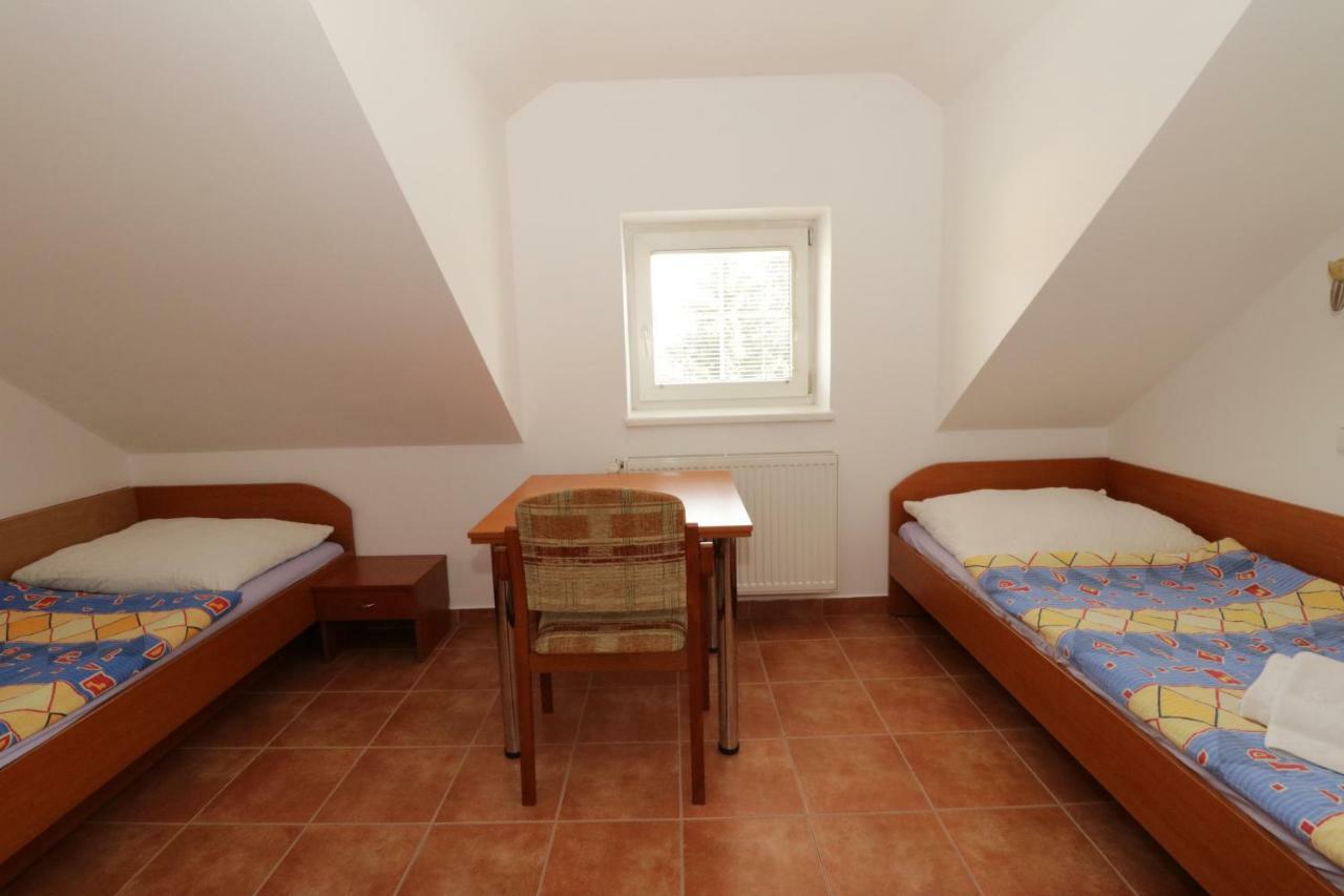 Hotel Penzion Hurka Dolni Libchavy Exterior foto