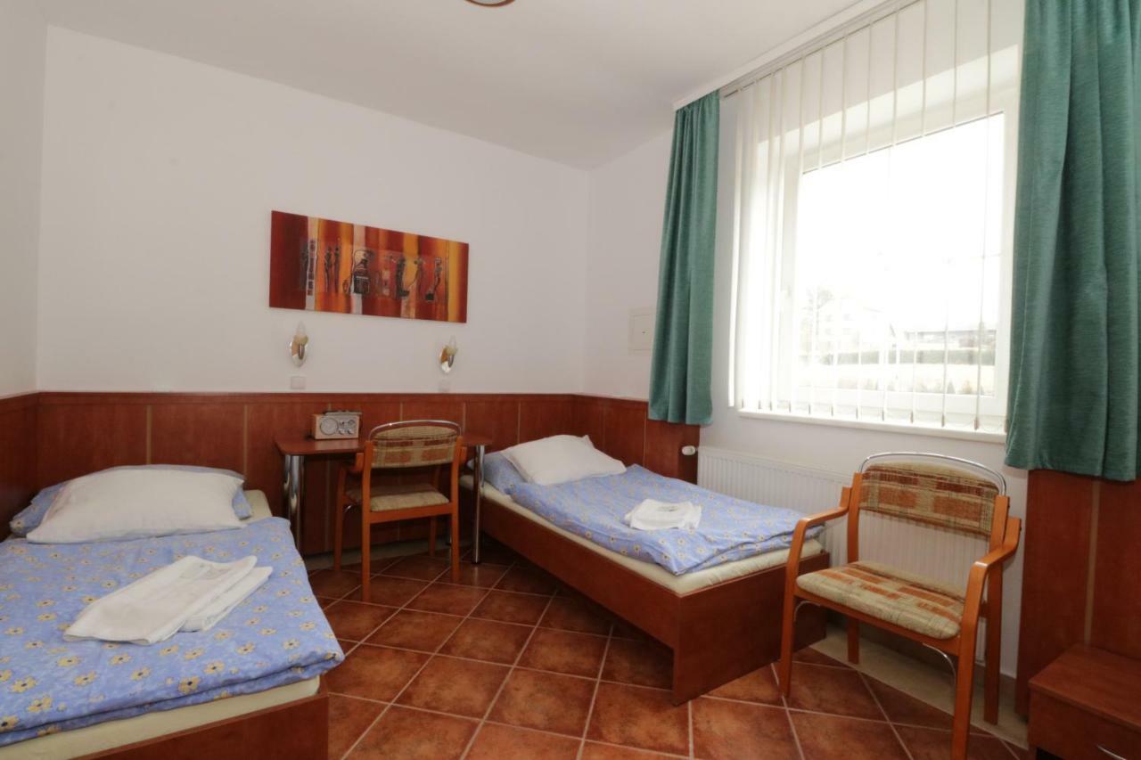 Hotel Penzion Hurka Dolni Libchavy Exterior foto